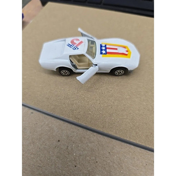 Yatming Chevy Corvette Stingray w/ American Flag No. 1065 1979 Vintage Die cast - Picture 5 of 8